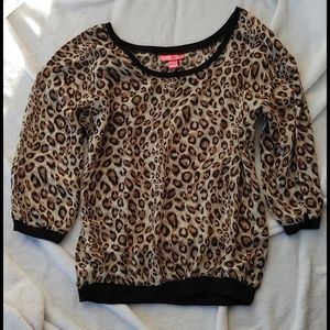 MIX & CO CHEETAH TOP SIZE M